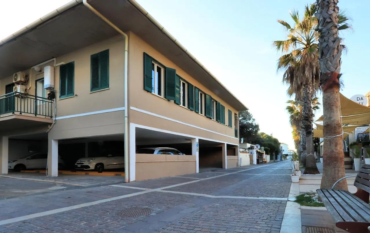 מרינה די צ'צ'ינה Bed & Parking Cecina Rooms מרינה די צ'צ'ינה